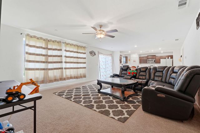 2456 Wolf Creek Place, Tulare, CA 93274