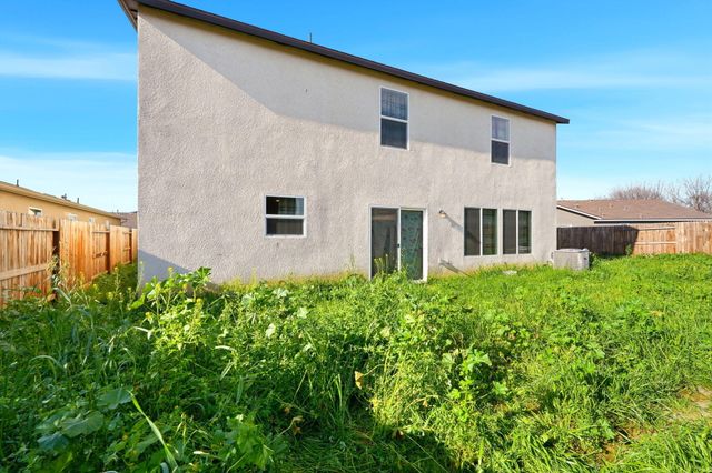 2456 Wolf Creek Place, Tulare, CA 93274