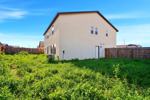 2456 Wolf Creek Place, Tulare, CA 93274