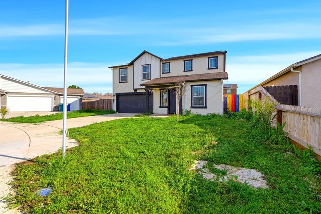 2456 Wolf Creek Place, Tulare, CA 93274