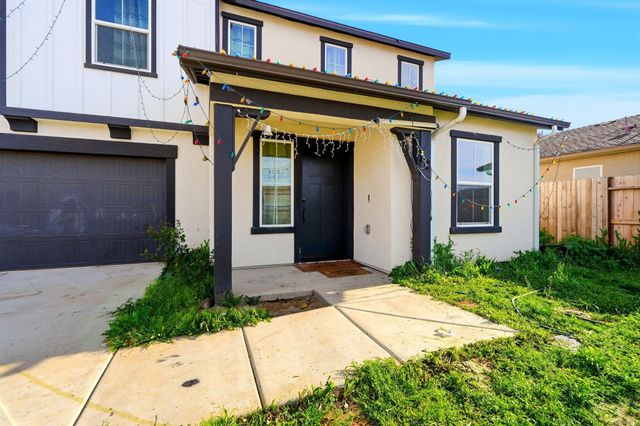 2456 Wolf Creek Place, Tulare, CA 93274