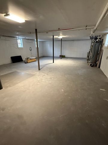 28 Greenwood Ave, Tewksbury, MA 01876