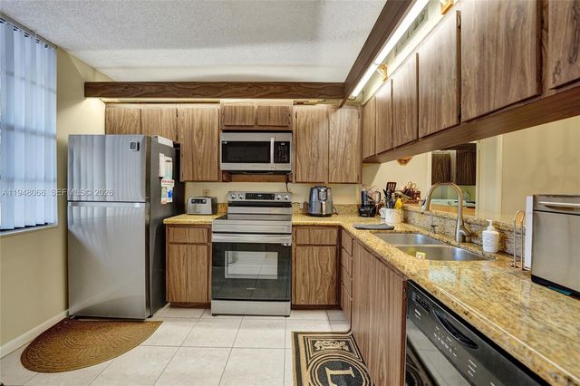 1713 Whitehall Dr 304, Davie, FL 33324