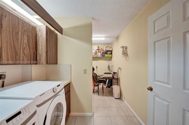 1713 Whitehall Dr 304, Davie, FL 33324