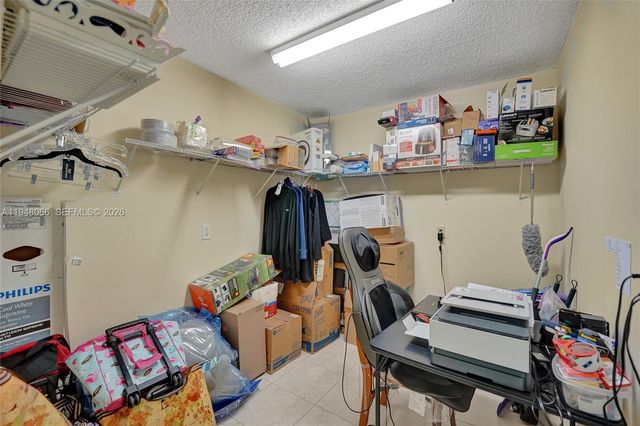 1713 Whitehall Dr 304, Davie, FL 33324