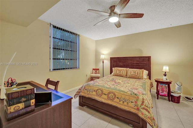 1713 Whitehall Dr 304, Davie, FL 33324