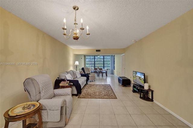 1713 Whitehall Dr 304, Davie, FL 33324