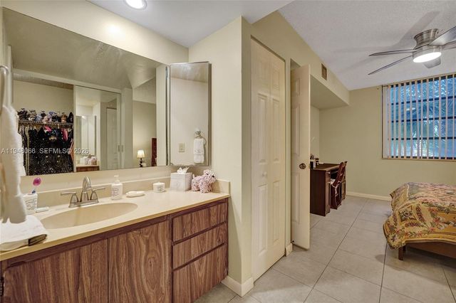 1713 Whitehall Dr 304, Davie, FL 33324