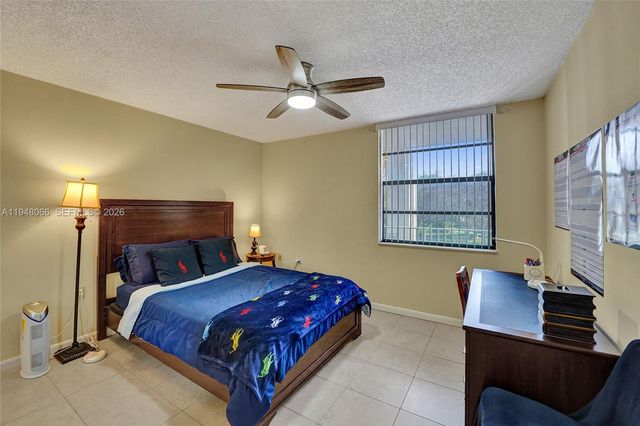 1713 Whitehall Dr 304, Davie, FL 33324