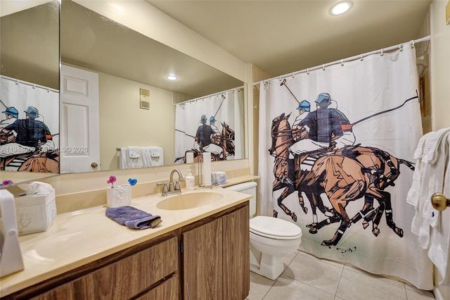 1713 Whitehall Dr 304, Davie, FL 33324