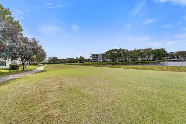 1713 Whitehall Dr 304, Davie, FL 33324