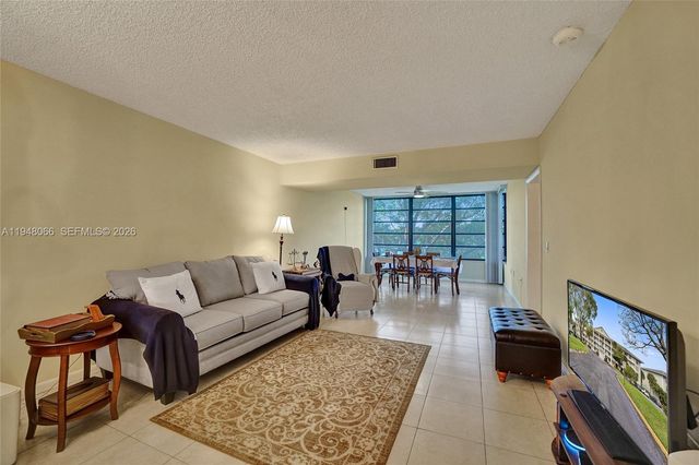 1713 Whitehall Dr 304, Davie, FL 33324