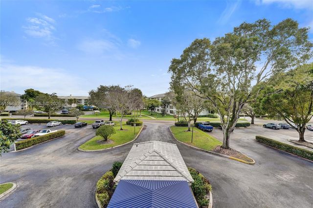 1713 Whitehall Dr 304, Davie, FL 33324