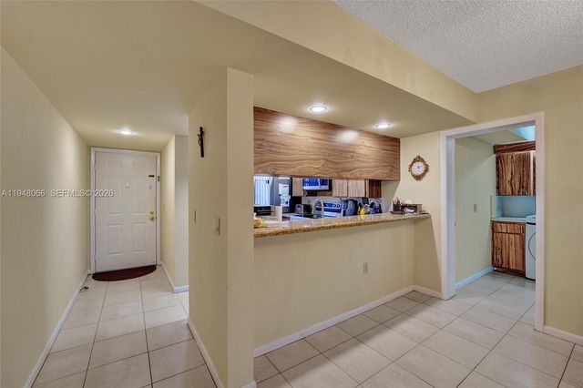 1713 Whitehall Dr 304, Davie, FL 33324