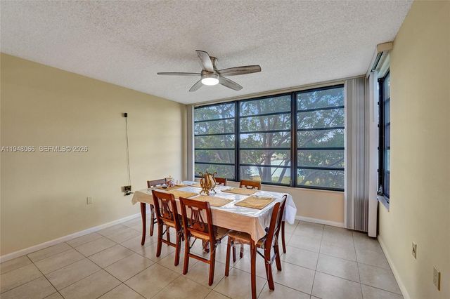 1713 Whitehall Dr 304, Davie, FL 33324