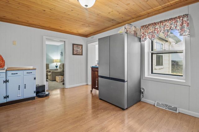 1520 Sandy Lane, Watertown, WI 53098