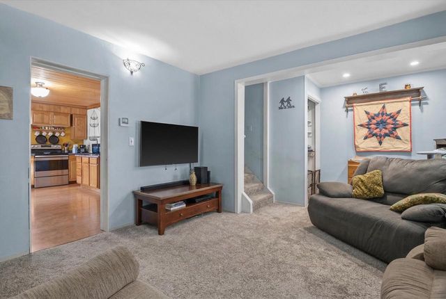 1520 Sandy Lane, Watertown, WI 53098