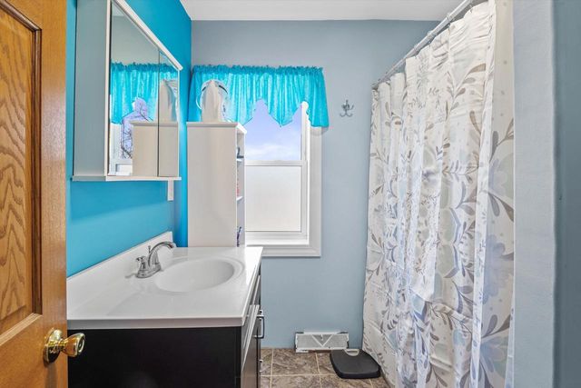 1520 Sandy Lane, Watertown, WI 53098