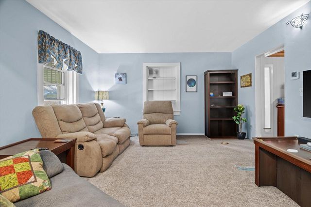 1520 Sandy Lane, Watertown, WI 53098