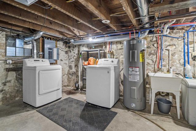 1520 Sandy Lane, Watertown, WI 53098