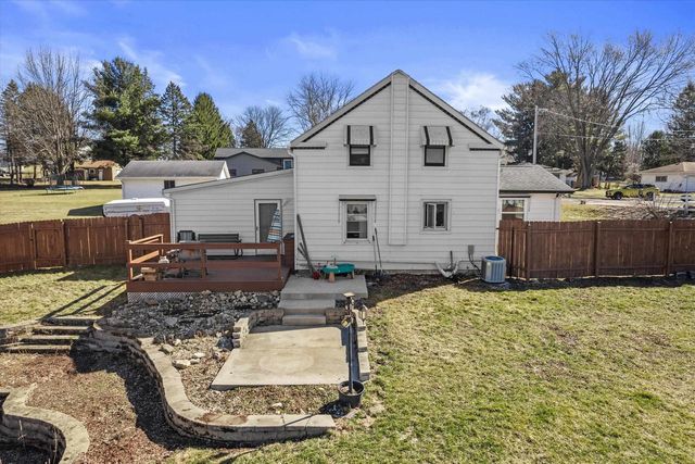 1520 Sandy Lane, Watertown, WI 53098