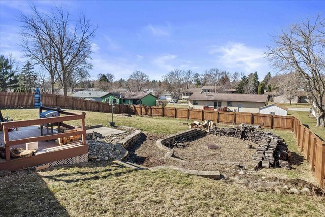 1520 Sandy Lane, Watertown, WI 53098