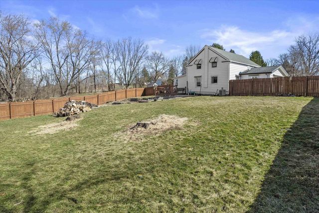 1520 Sandy Lane, Watertown, WI 53098