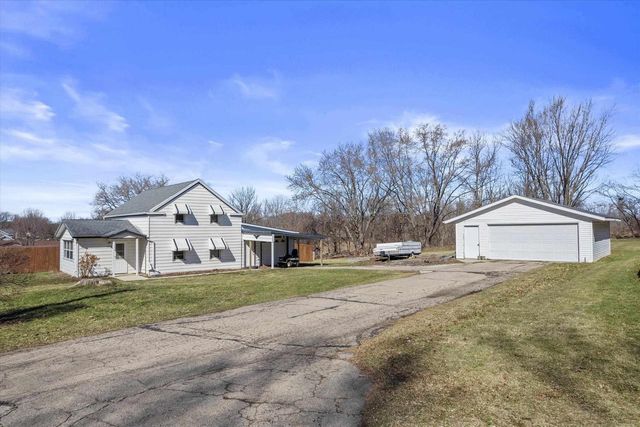 1520 Sandy Lane, Watertown, WI 53098