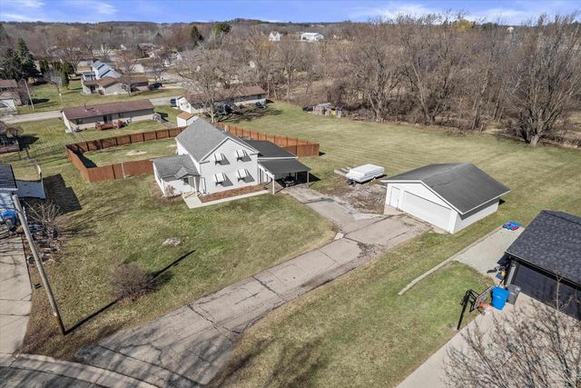 1520 Sandy Lane, Watertown, WI 53098