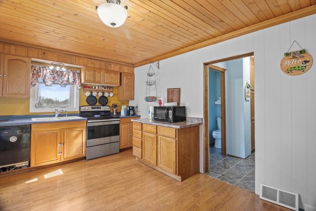 1520 Sandy Lane, Watertown, WI 53098