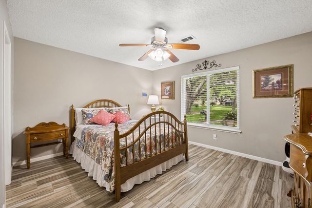 2102 Casa Rio Circle, Dickinson, TX 77539