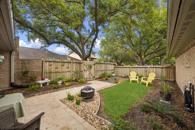 2102 Casa Rio Circle, Dickinson, TX 77539