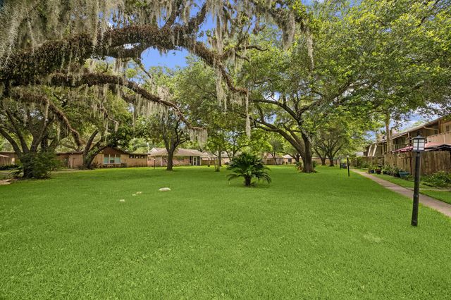 2102 Casa Rio Circle, Dickinson, TX 77539
