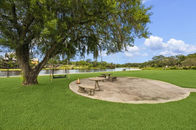 2102 Casa Rio Circle, Dickinson, TX 77539