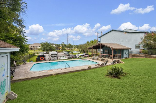 2102 Casa Rio Circle, Dickinson, TX 77539
