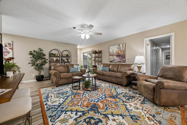 2102 Casa Rio Circle, Dickinson, TX 77539