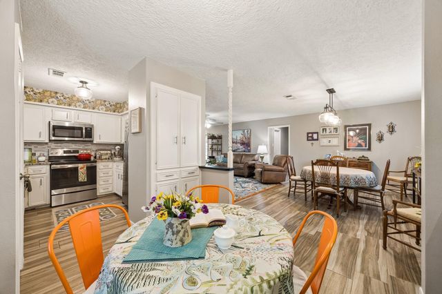 2102 Casa Rio Circle, Dickinson, TX 77539