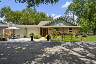 2102 Casa Rio Circle, Dickinson, TX 77539