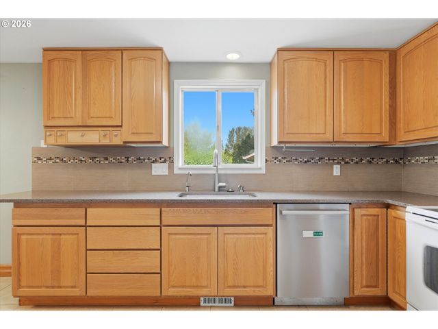 21251 Sw AUGUSTA St, Aloha, OR 97003