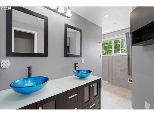 21251 Sw AUGUSTA St, Aloha, OR 97003