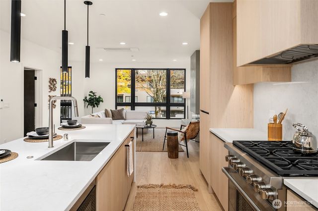 417 99th Avenue NE, Bellevue, WA 98004