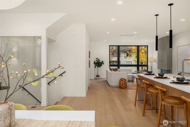 417 99th Avenue NE, Bellevue, WA 98004