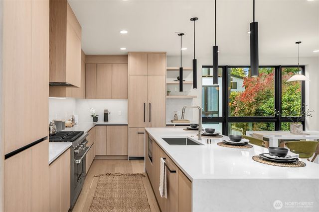 417 99th Avenue NE, Bellevue, WA 98004