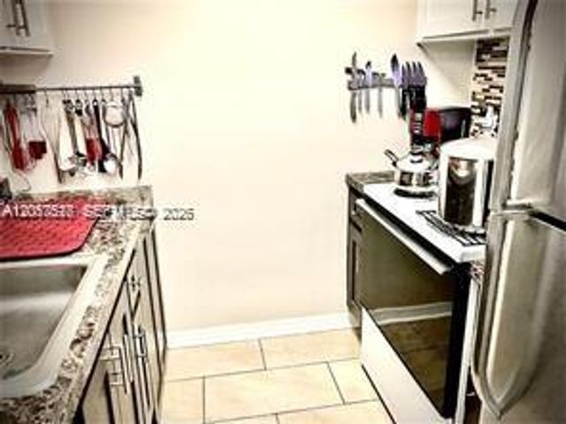 900 SW 11th Ave 17C, Hallandale Beach, FL 33009