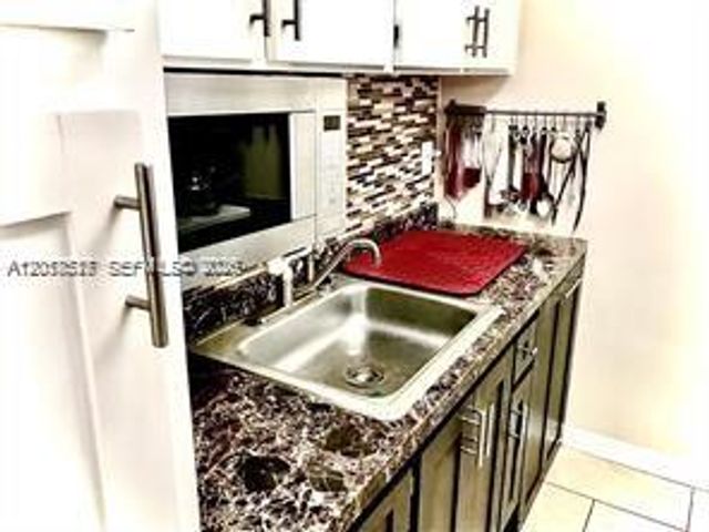 900 SW 11th Ave 17C, Hallandale Beach, FL 33009