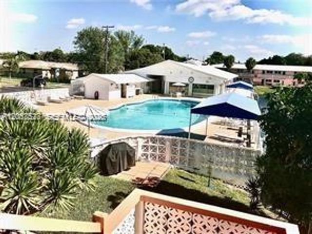 900 SW 11th Ave 17C, Hallandale Beach, FL 33009