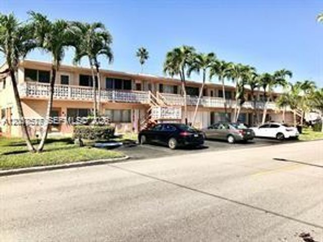 900 SW 11th Ave 17C, Hallandale Beach, FL 33009
