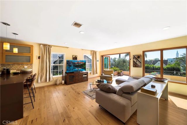 10707 Rochester, Los Angeles, CA 90024