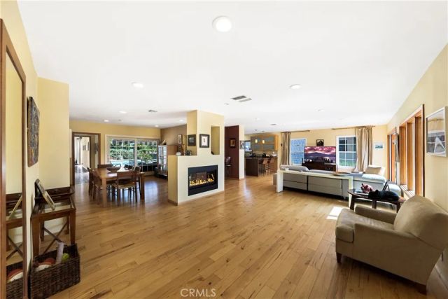 10707 Rochester, Los Angeles, CA 90024