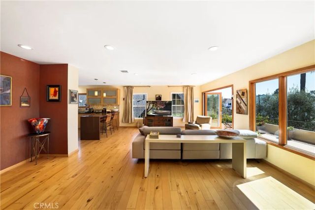 10707 Rochester, Los Angeles, CA 90024